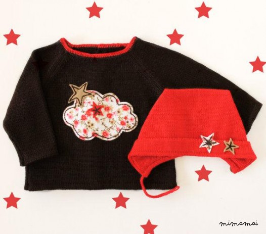 Maglione lavorato a maglia e cappuccio. Marrone rosso. Nube di feltro e le stelle.