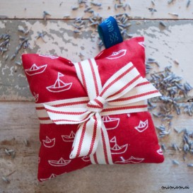 Lavender barco rojo