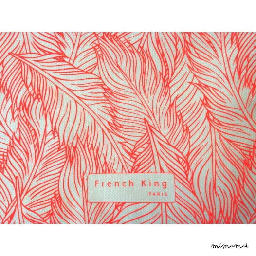 &ldquo;Maman Royale&rdquo; feather leafs pouch bag