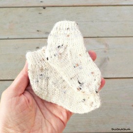 Wool infant socks - hand knit baby socks - newborn gift - baby shower gift
