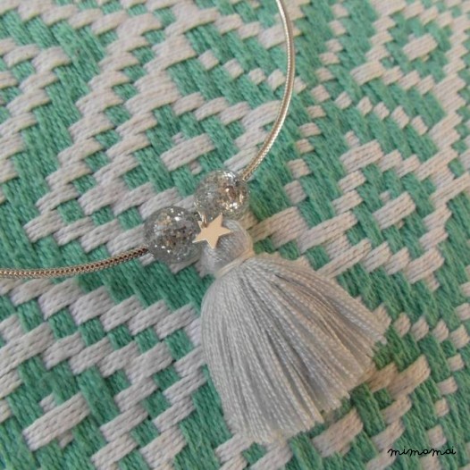Collier "Magic Pom Pom" gris