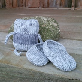 Baby shoes and knitted toy Luigi, handmade knitwear of organic cotton, grey and dark grey
