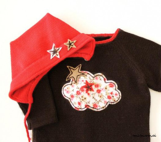 Maglione lavorato a maglia e cappuccio. Marrone rosso. Nube di feltro e le stelle.