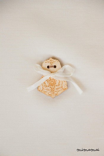 Silk body with wooden decoration