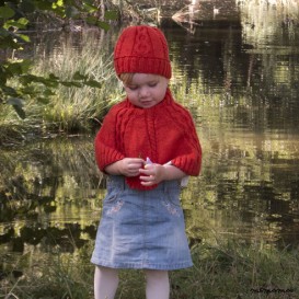 Poncho rosso con il cappello ed i guanti