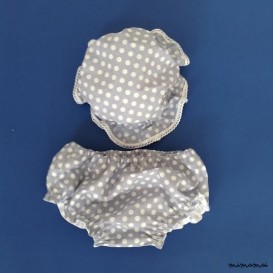 Completino pois bianco su fondo grigio perla