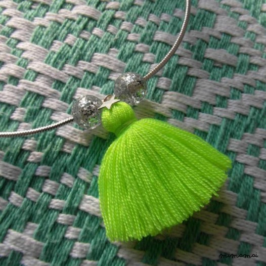 Collier "Magic Pom Pom" vert fluo