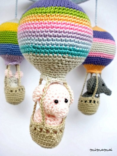 Hot Air Balloon Mobile for Baby&rsquo;s Nursery with Crochet Elephant, Mouse & Pig