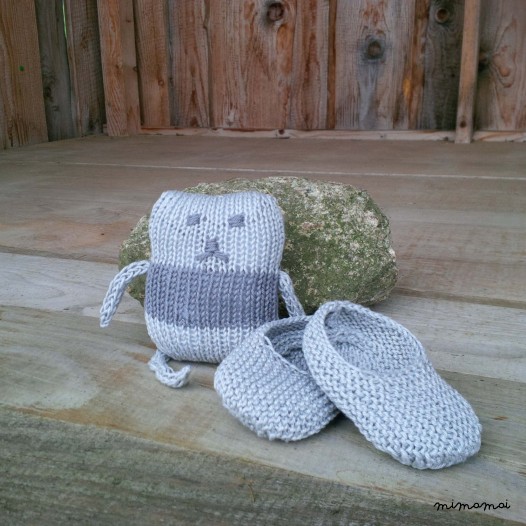 Baby shoes and knitted toy Luigi, handmade knitwear of organic cotton, grey and dark grey