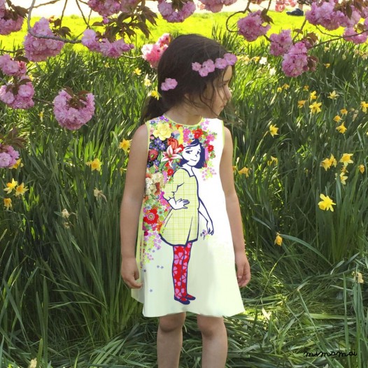 A- Sleeveless Dress Flowers in her hair