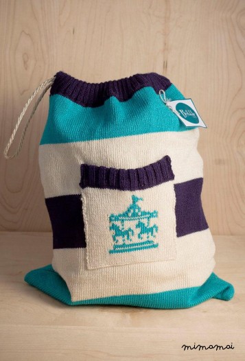 Knitted drawstring bag with carousel motif pocket in Turquoise