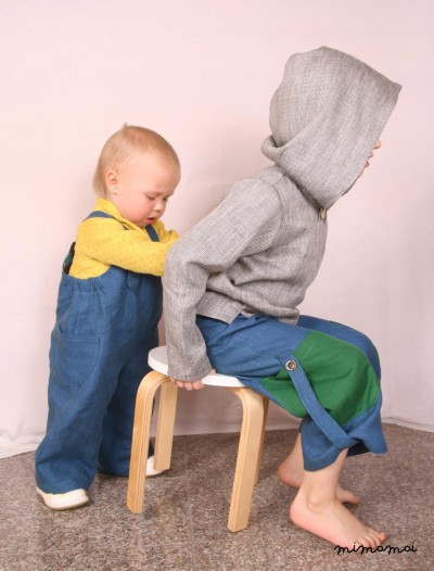 Linen emerald blue long shorts with green pockets